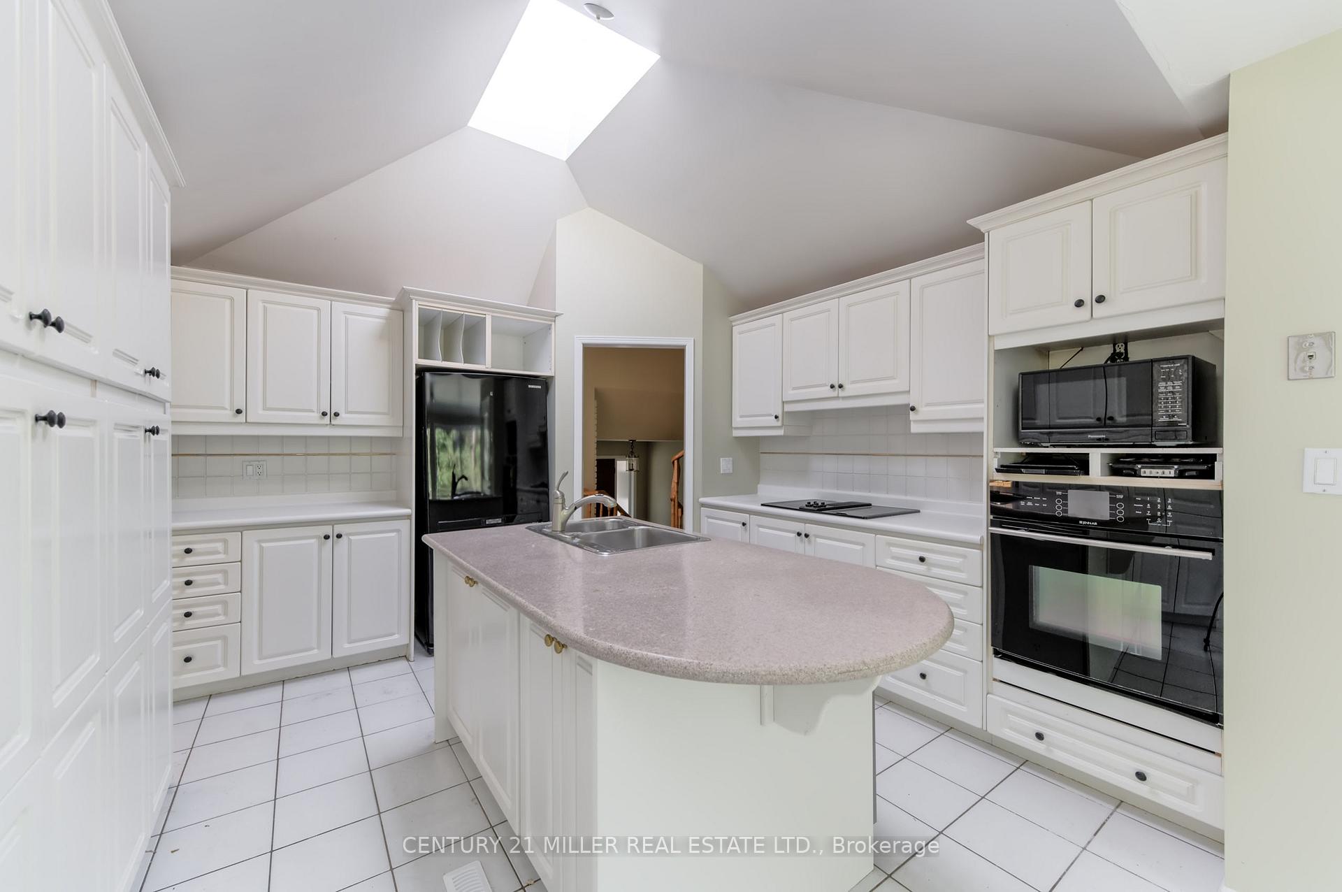 Photo 9 of 111 Gloucester Avenue, Oakville, Old Oakville — HOMEH