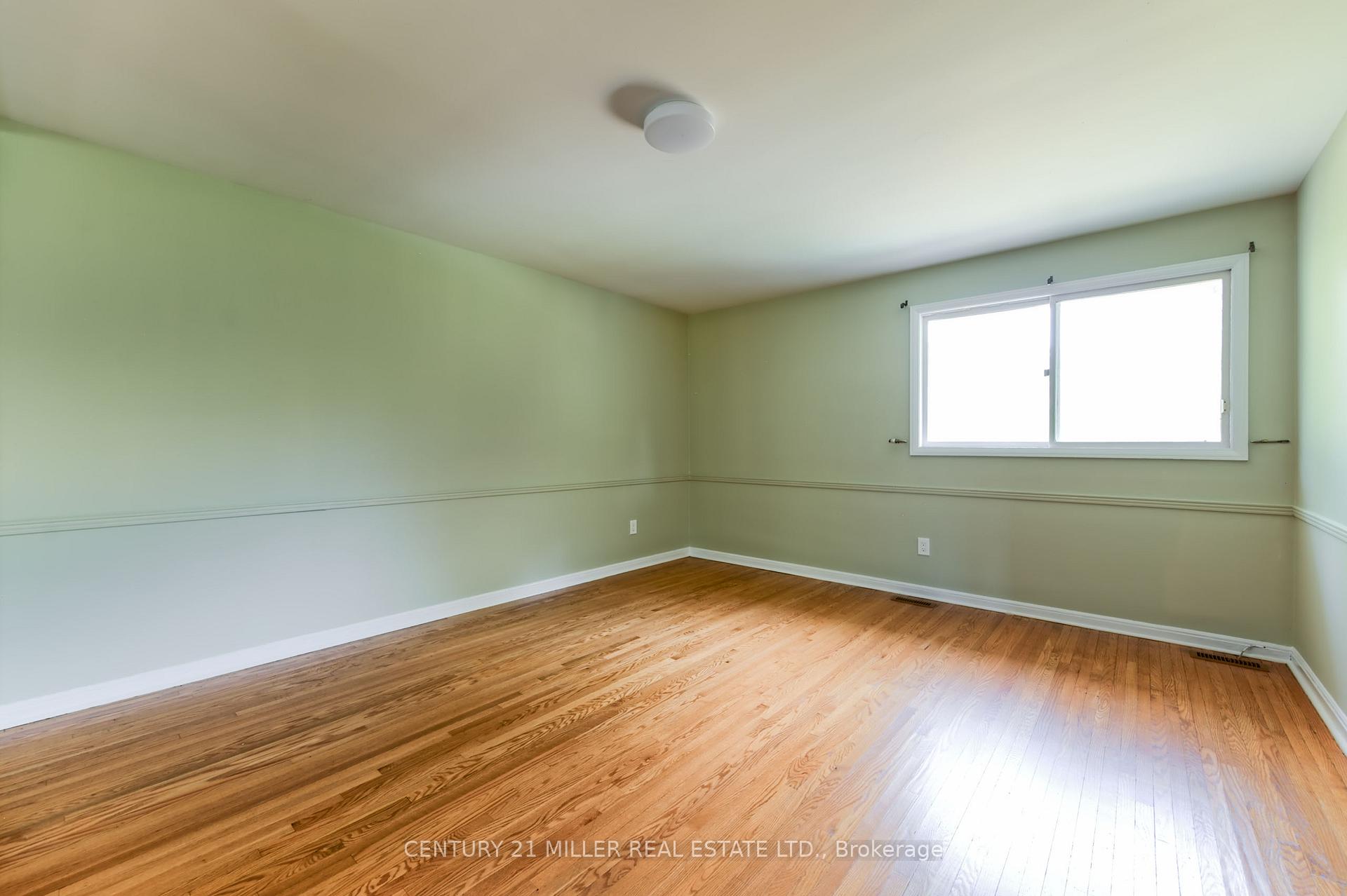 Photo 13 of 111 Gloucester Avenue, Oakville, Old Oakville — HOMEH