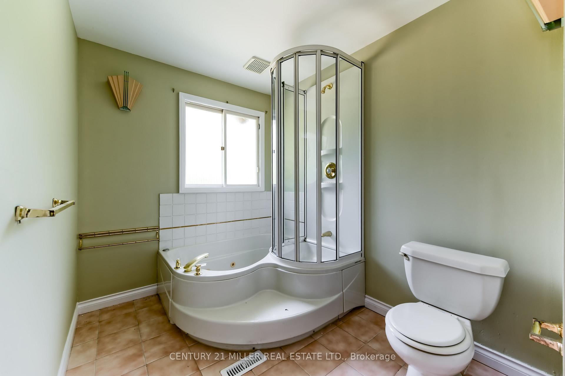 Photo 14 of 111 Gloucester Avenue, Oakville, Old Oakville — HOMEH