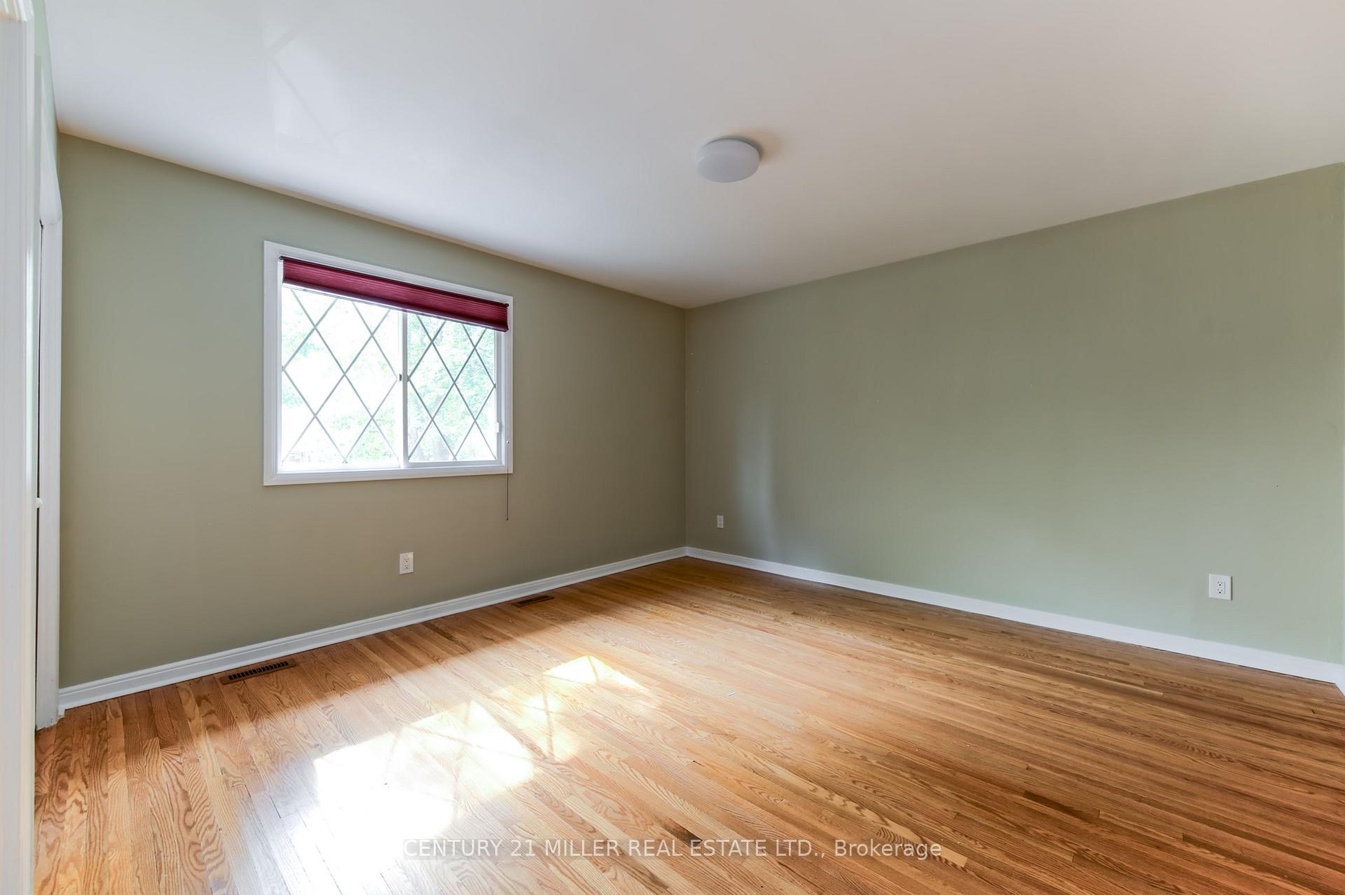 Photo 15 of 111 Gloucester Avenue, Oakville, Old Oakville — HOMEH