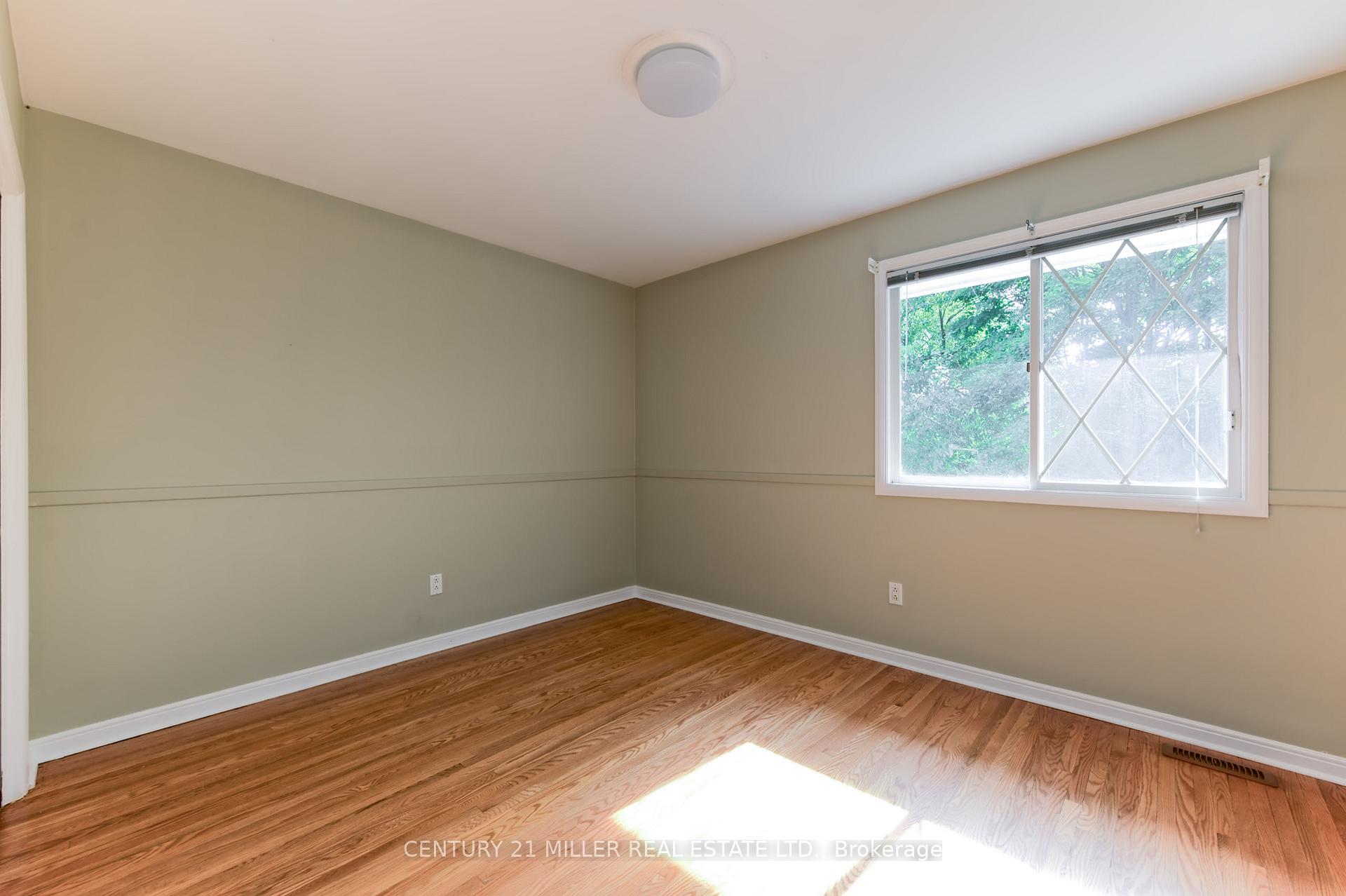Photo 16 of 111 Gloucester Avenue, Oakville, Old Oakville — HOMEH