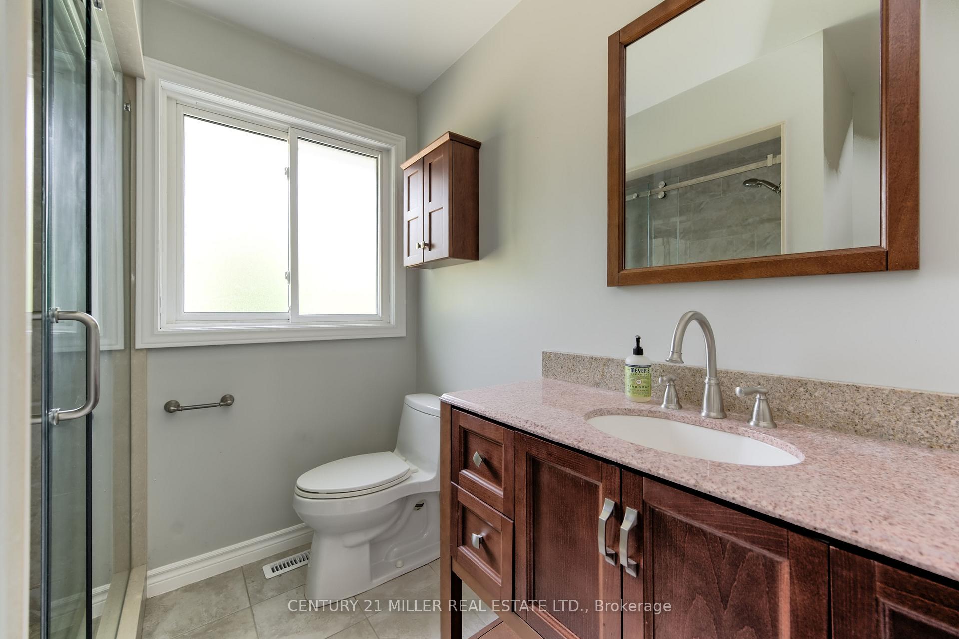 Photo 17 of 111 Gloucester Avenue, Oakville, Old Oakville — HOMEH