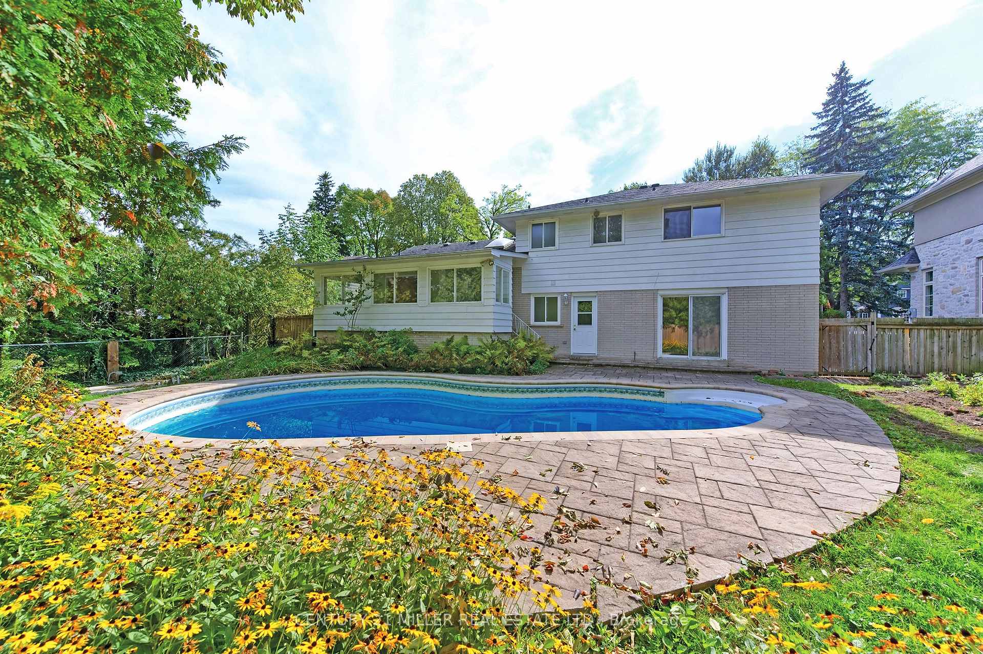 Photo 18 of 111 Gloucester Avenue, Oakville, Old Oakville — HOMEH