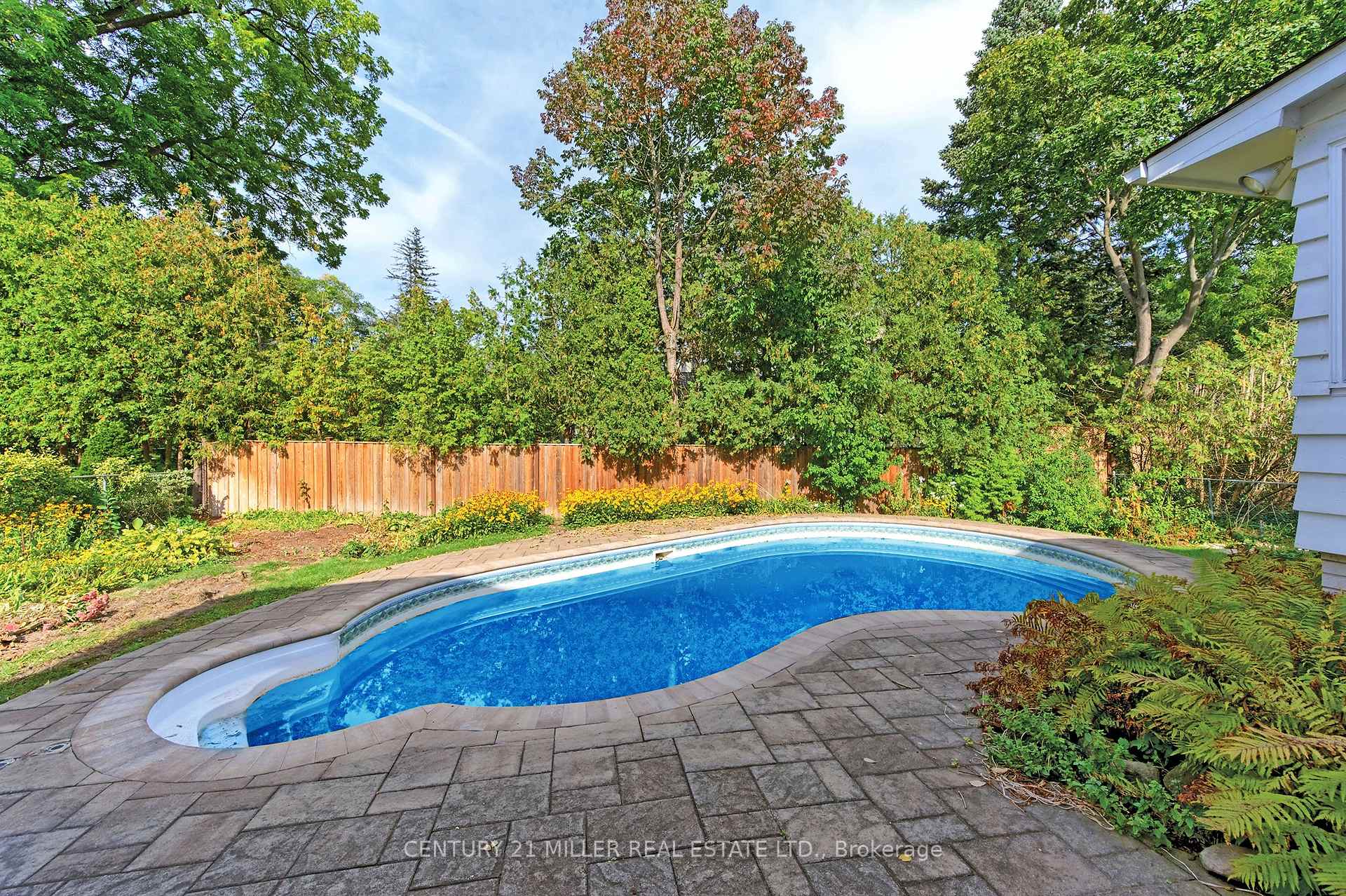 Photo 21 of 111 Gloucester Avenue, Oakville, Old Oakville — HOMEH