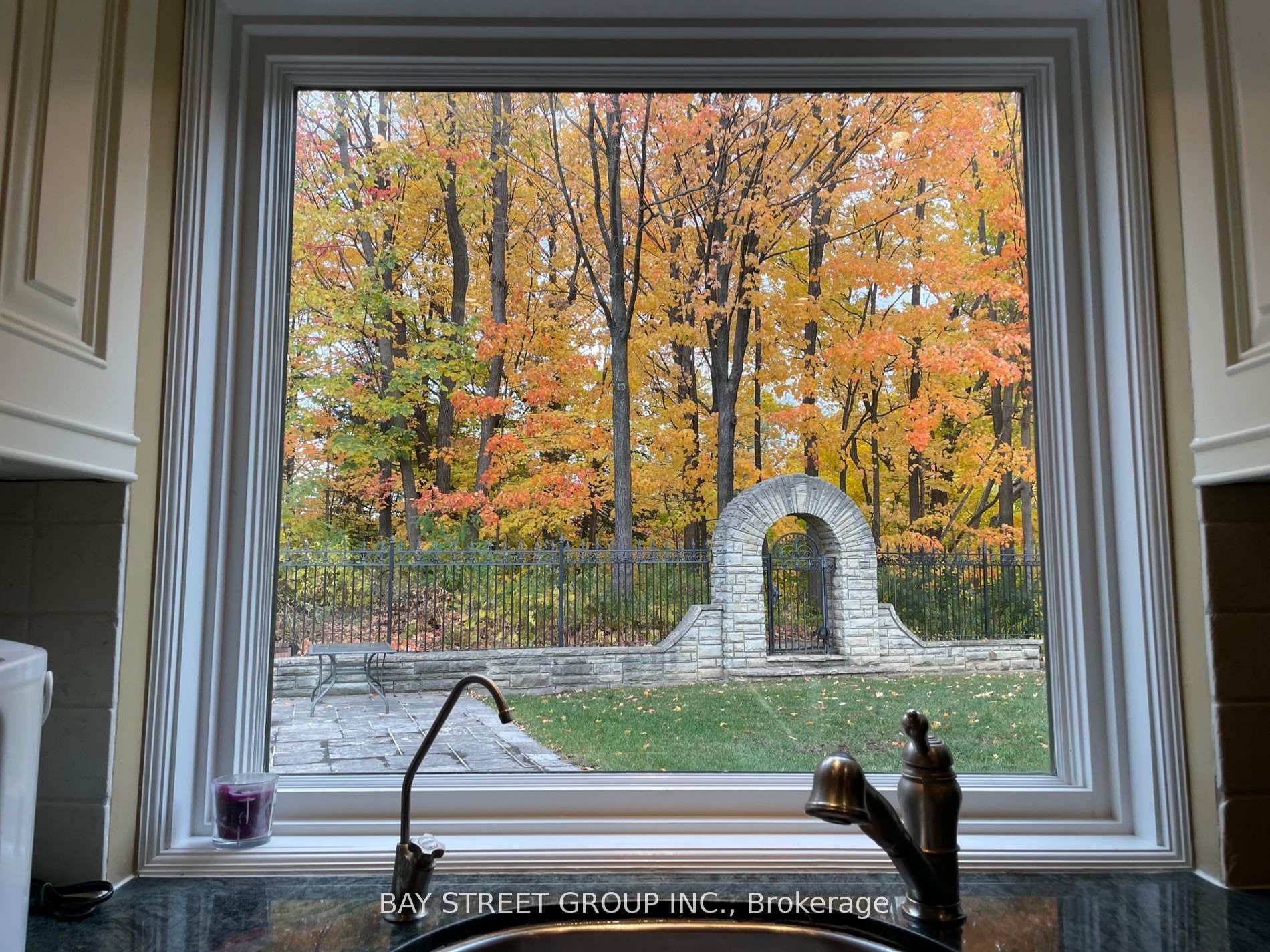 Photo 4 of 10 Dell Glen Court, Markham, Royal Orchard — HOMEH