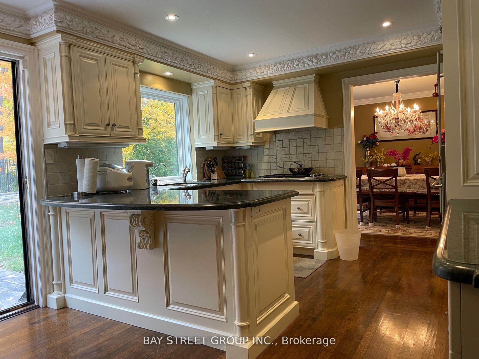 Photo 5 of 10 Dell Glen Court, Markham, Royal Orchard — HOMEH