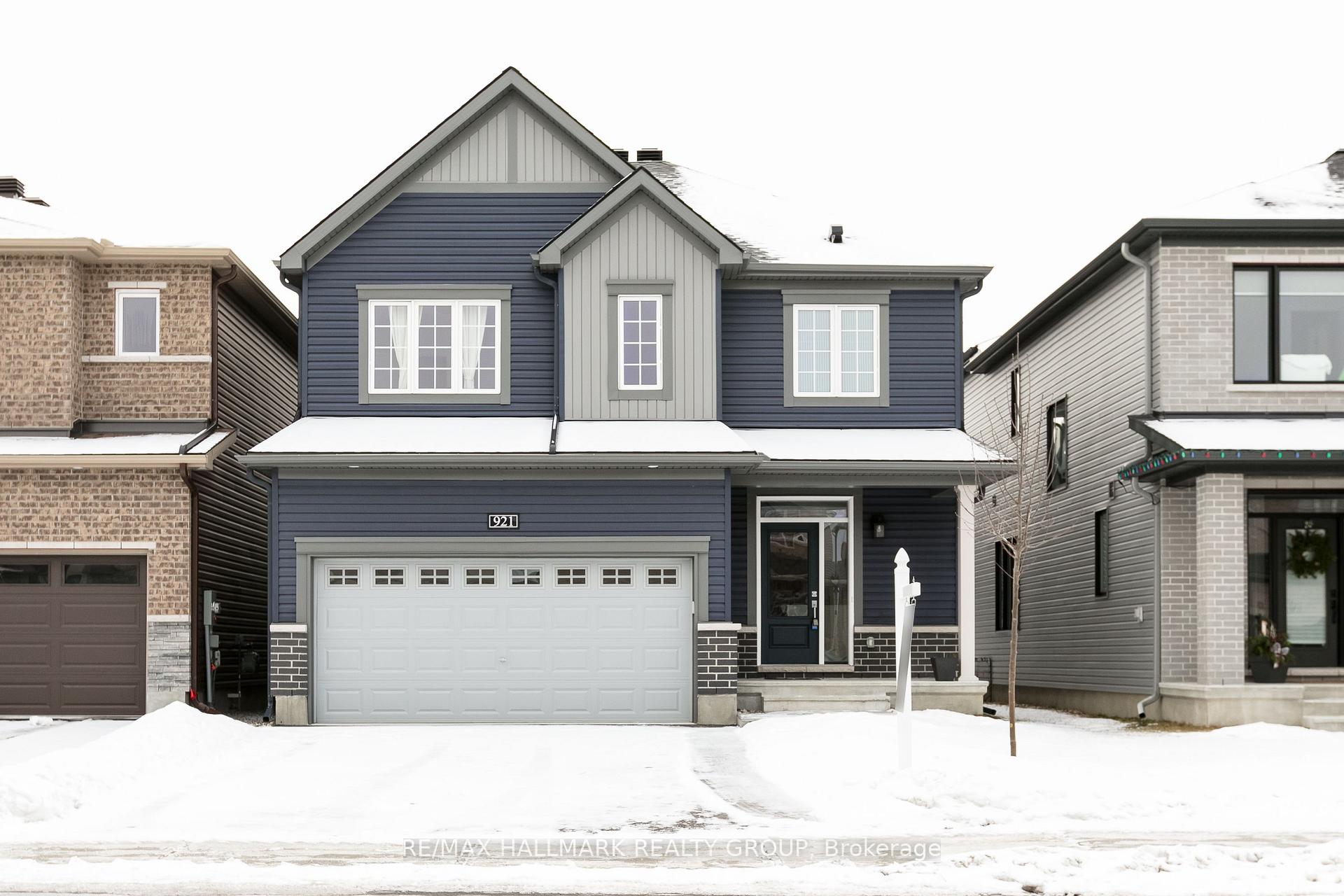 Front of 921 Lakeridge Drive