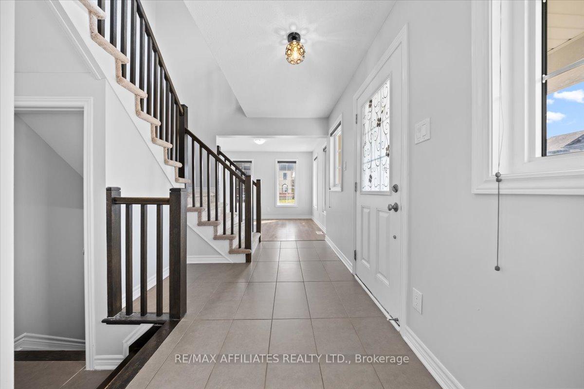 Photo 3 of 300 Sweetfern Crescent, Ottawa, Avalon West — HOMEH