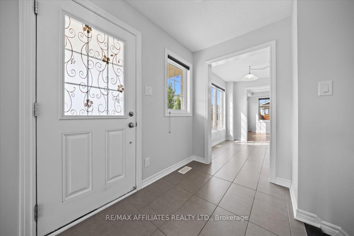 Photo 4 of 300 Sweetfern Crescent, Ottawa, Avalon West — HOMEH