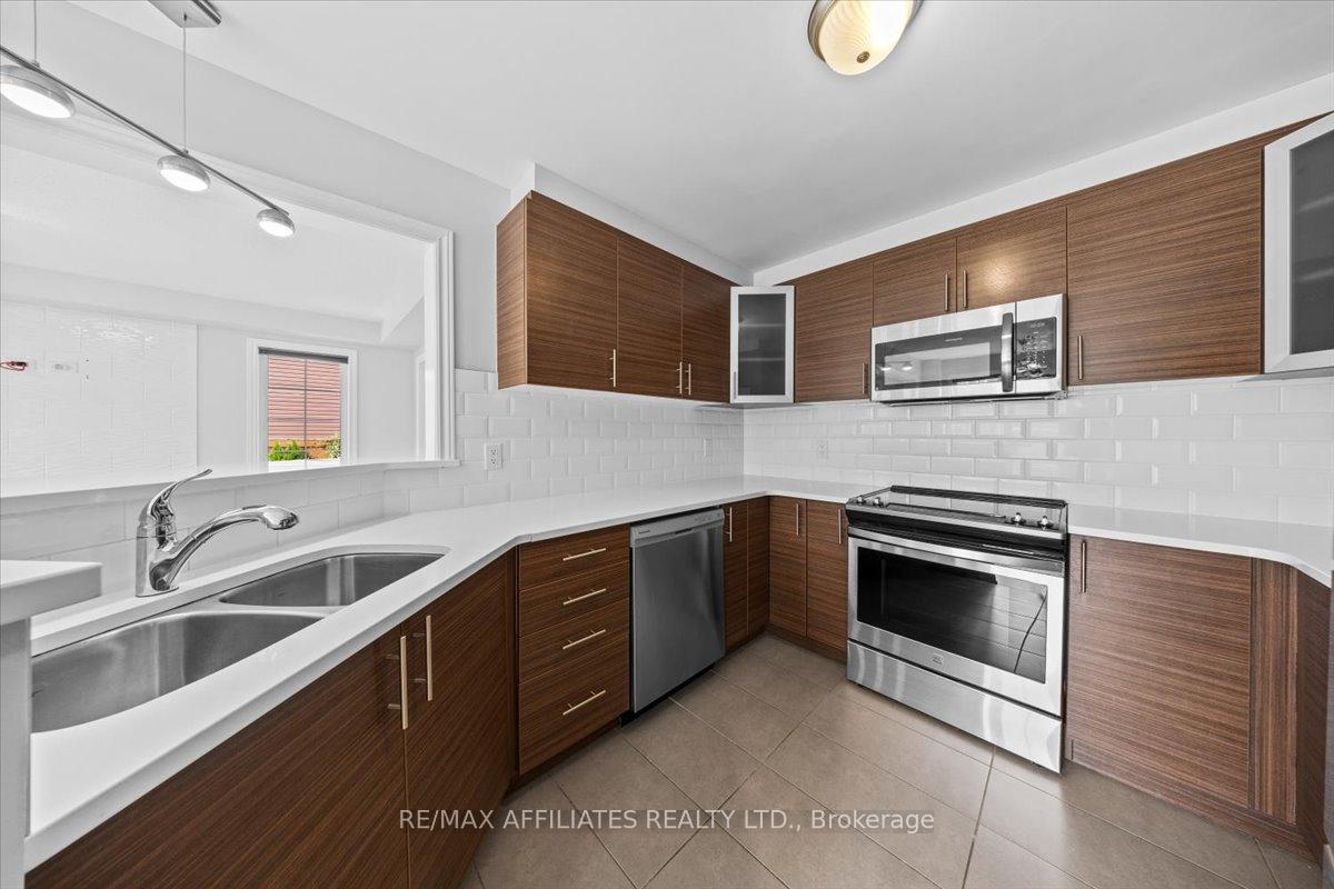 Photo 8 of 300 Sweetfern Crescent, Ottawa, Avalon West — HOMEH