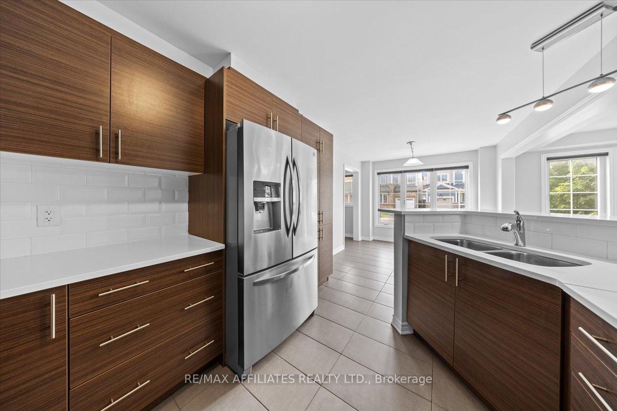Photo 9 of 300 Sweetfern Crescent, Ottawa, Avalon West — HOMEH