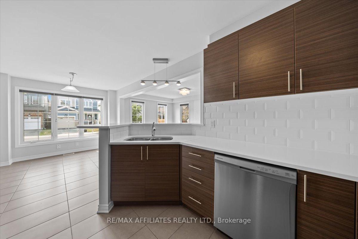 Photo 10 of 300 Sweetfern Crescent, Ottawa, Avalon West — HOMEH