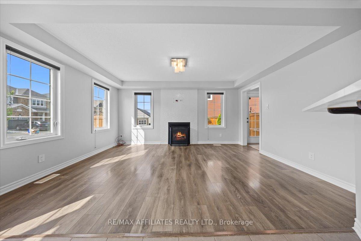 Photo 11 of 300 Sweetfern Crescent, Ottawa, Avalon West — HOMEH