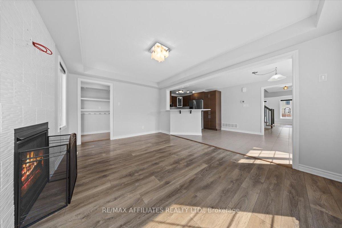 Photo 13 of 300 Sweetfern Crescent, Ottawa, Avalon West — HOMEH
