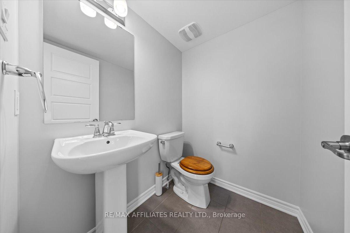 Photo 15 of 300 Sweetfern Crescent, Ottawa, Avalon West — HOMEH