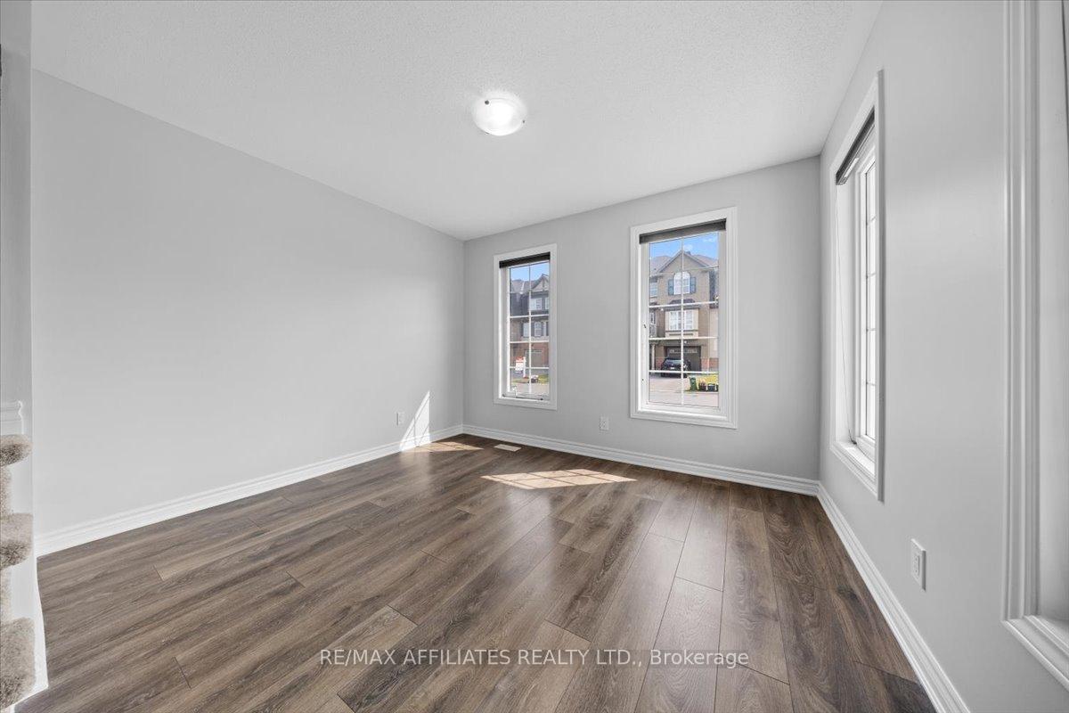 Photo 17 of 300 Sweetfern Crescent, Ottawa, Avalon West — HOMEH