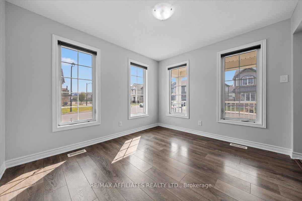 Photo 18 of 300 Sweetfern Crescent, Ottawa, Avalon West — HOMEH