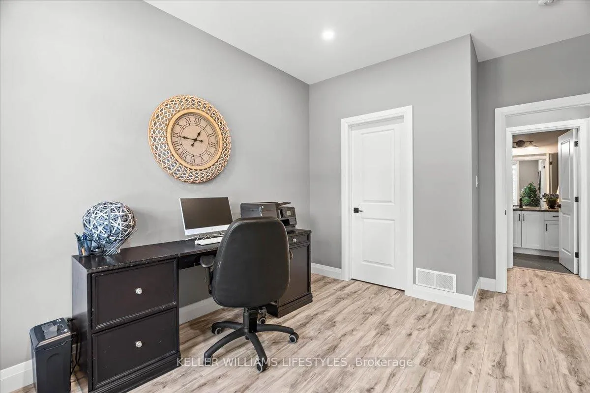 Photo 8 of 92 Queen Street, North Middlesex, Ailsa Craig — HOMEH