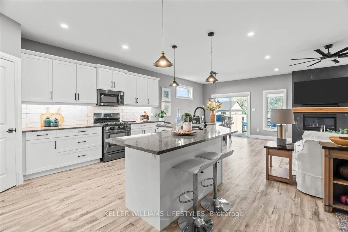 Photo 11 of 92 Queen Street, North Middlesex, Ailsa Craig — HOMEH