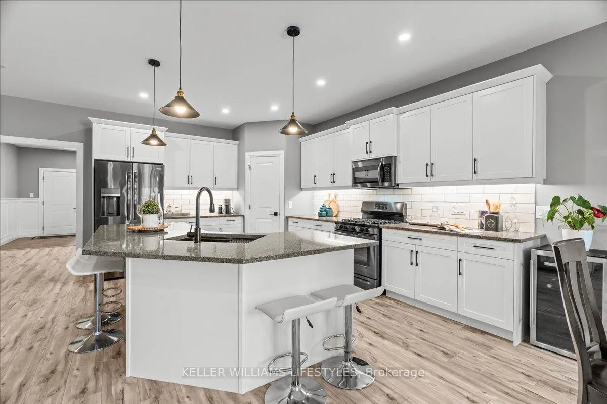 Photo 14 of 92 Queen Street, North Middlesex, Ailsa Craig — HOMEH