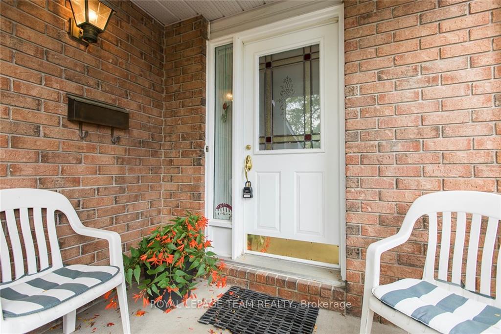 Photo 2 of 1495 Delia Crescent N, Ottawa, Fallingbrook/Ridgemount — HOMEH