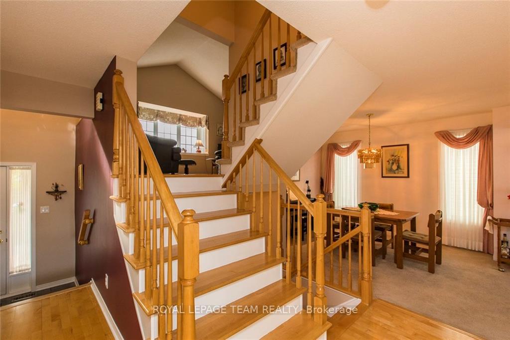 Photo 6 of 1495 Delia Crescent N, Ottawa, Fallingbrook/Ridgemount — HOMEH