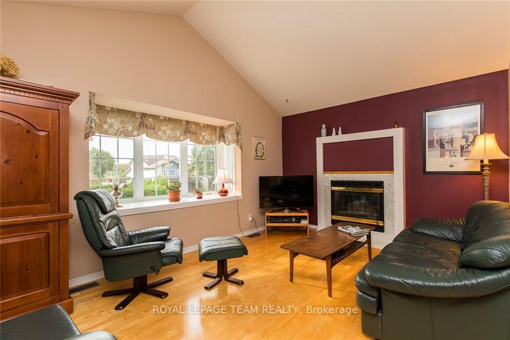 Photo 8 of 1495 Delia Crescent N, Ottawa, Fallingbrook/Ridgemount — HOMEH