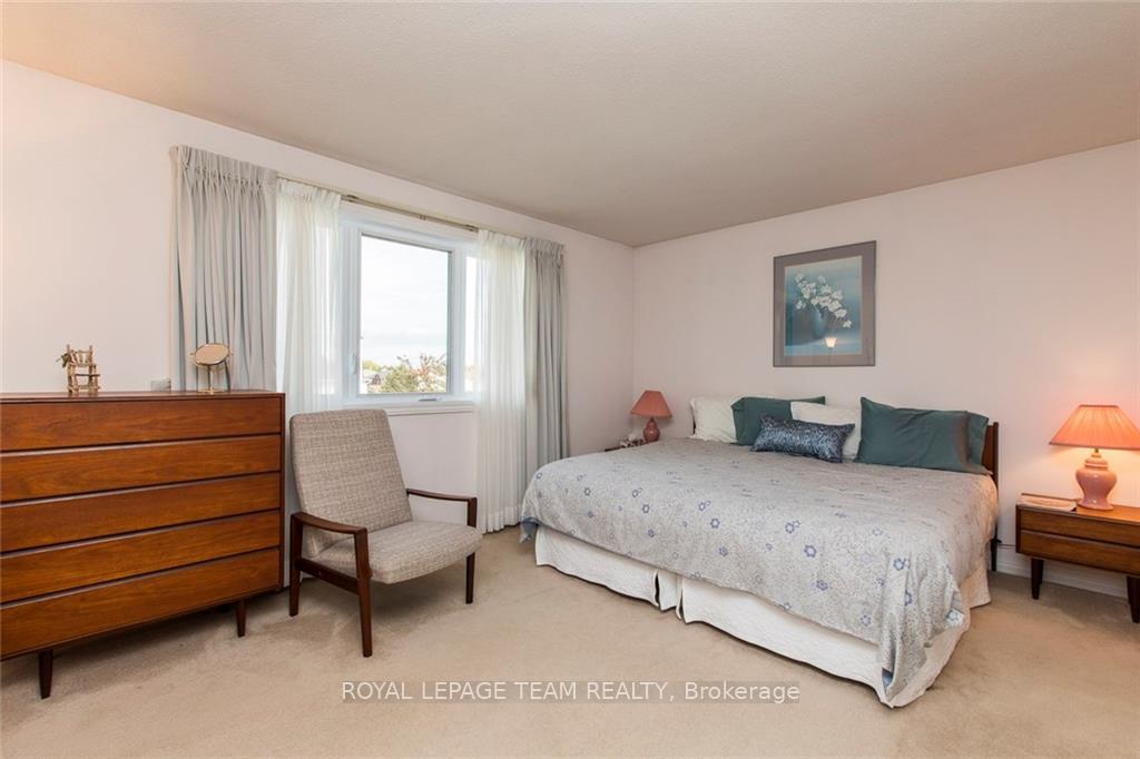 Photo 15 of 1495 Delia Crescent N, Ottawa, Fallingbrook/Ridgemount — HOMEH