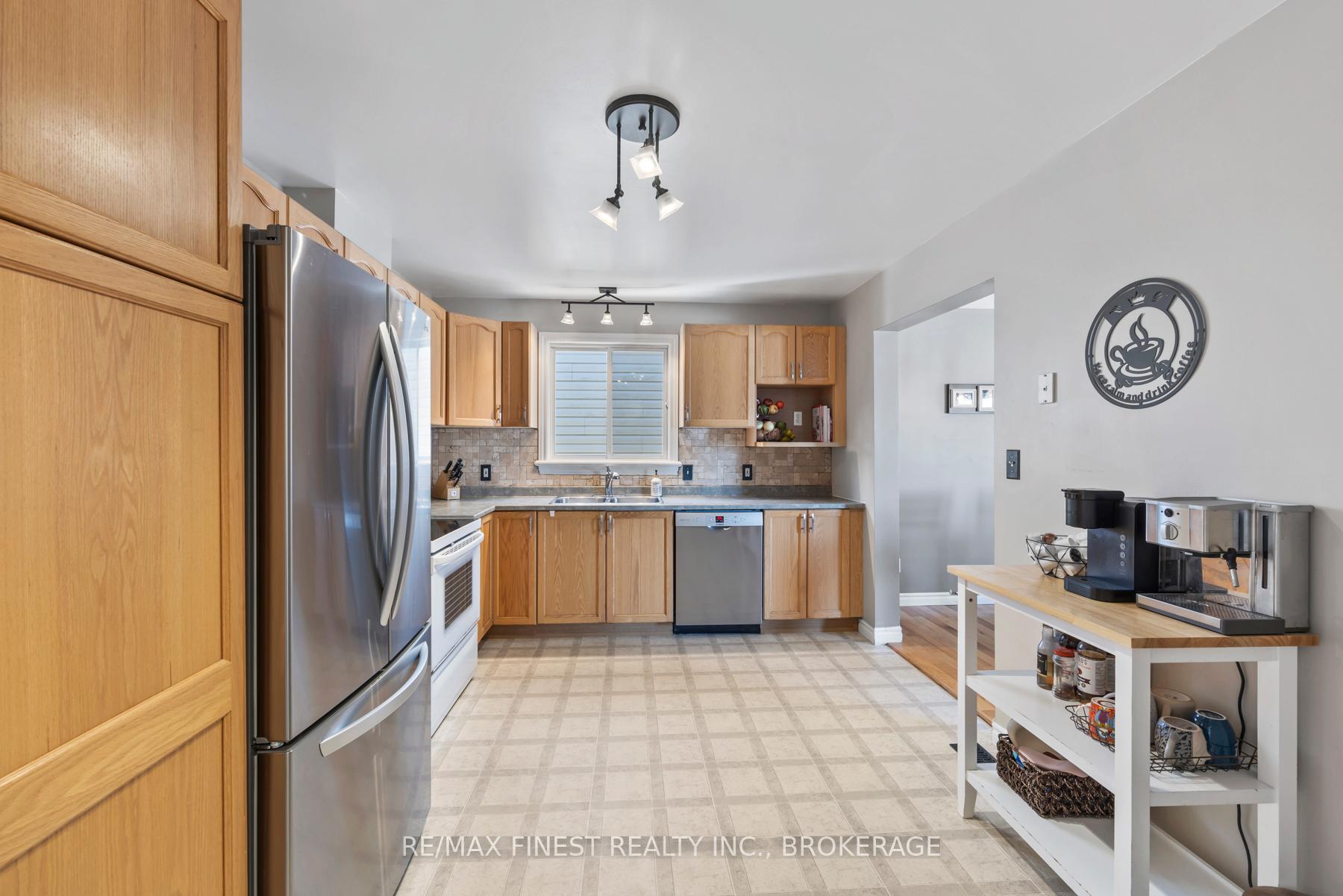 Photo 5 of 607 Heritage Court, Kingston, East Gardiners Rd — HOMEH