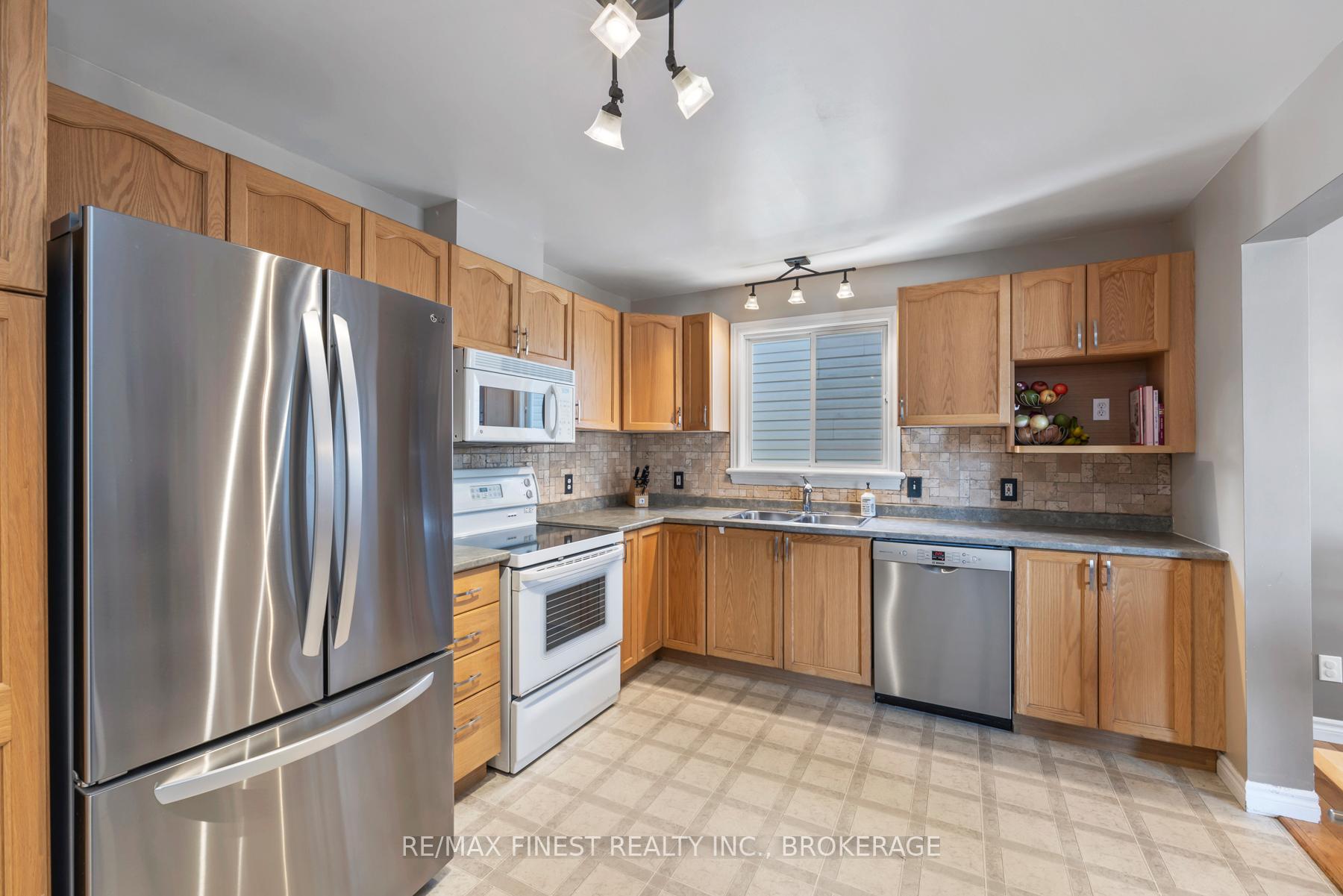 Photo 6 of 607 Heritage Court, Kingston, East Gardiners Rd — HOMEH