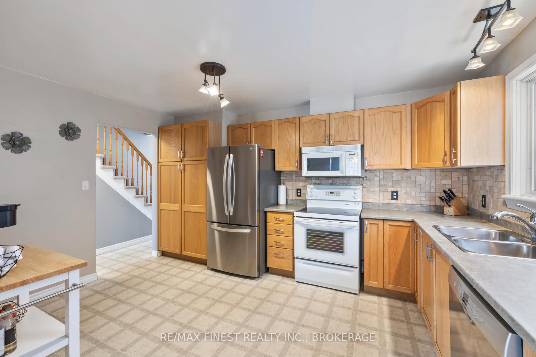 Photo 7 of 607 Heritage Court, Kingston, East Gardiners Rd — HOMEH
