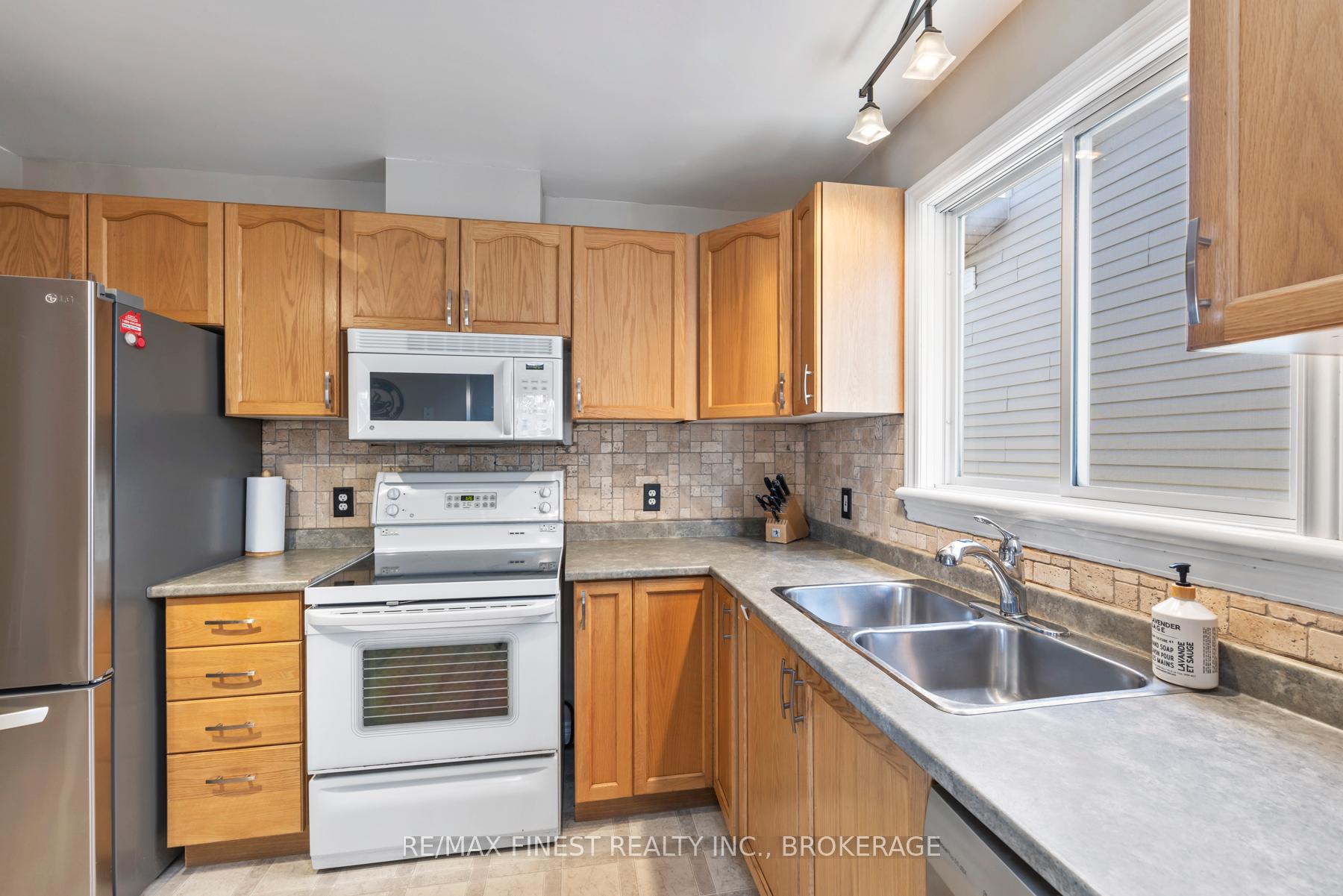 Photo 8 of 607 Heritage Court, Kingston, East Gardiners Rd — HOMEH