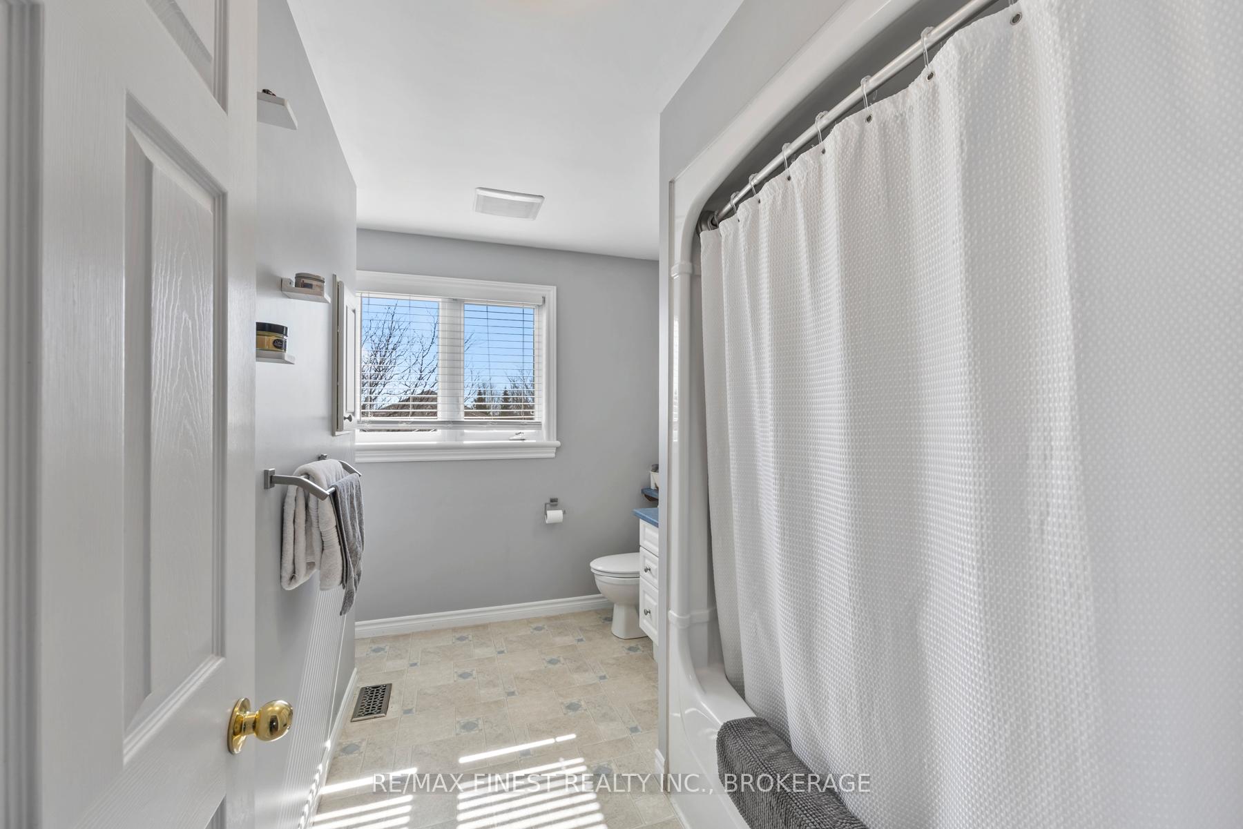 Photo 16 of 607 Heritage Court, Kingston, East Gardiners Rd — HOMEH