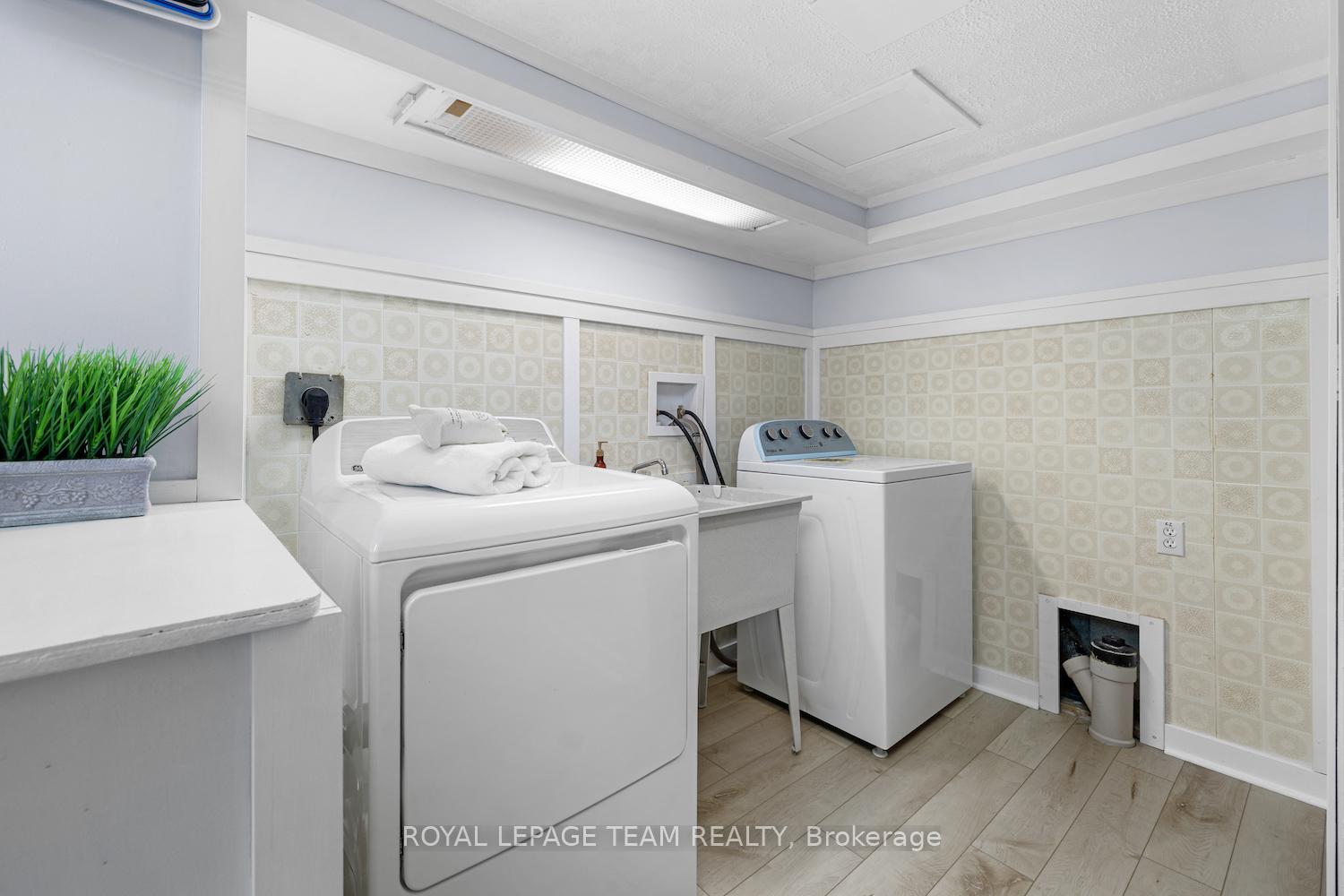 Photo 24 of 1179 St Moritz Court, Ottawa, Convent Glen North — HOMEH