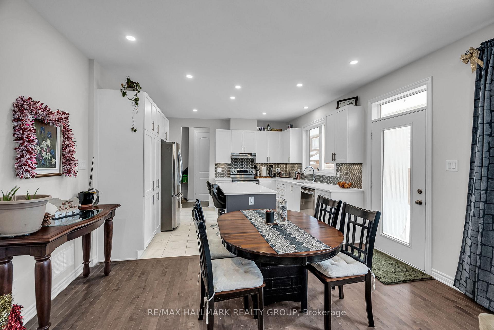 Photo 8 of 154 Aubrais Crescent, Ottawa, Chapel Hill South - Orleans Village — HOMEH