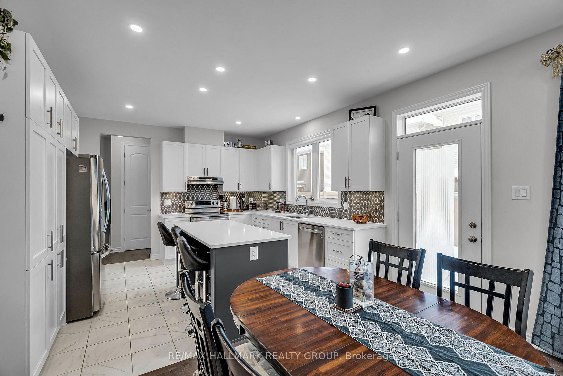 Photo 9 of 154 Aubrais Crescent, Ottawa, Chapel Hill South - Orleans Village — HOMEH