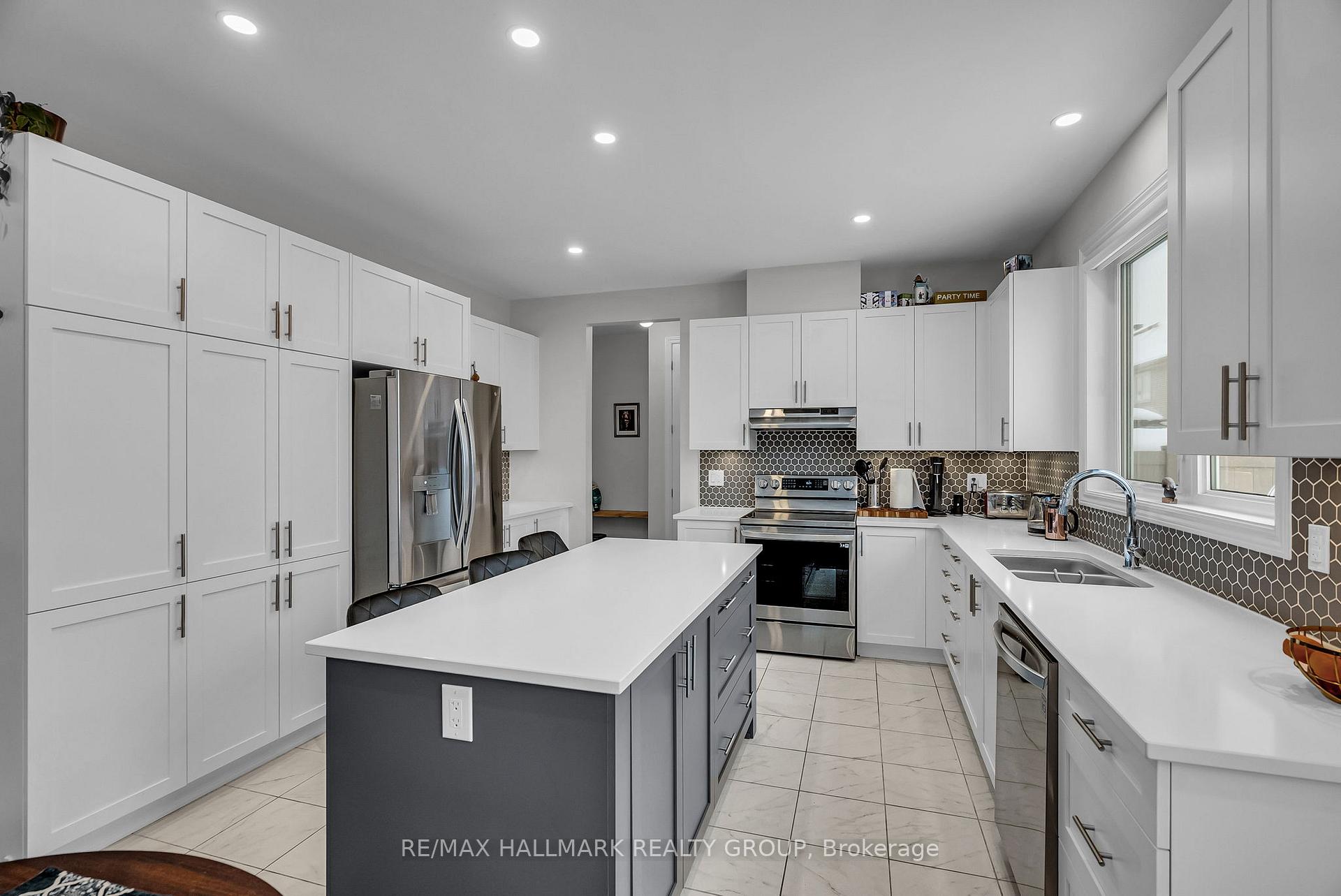 Photo 10 of 154 Aubrais Crescent, Ottawa, Chapel Hill South - Orleans Village — HOMEH