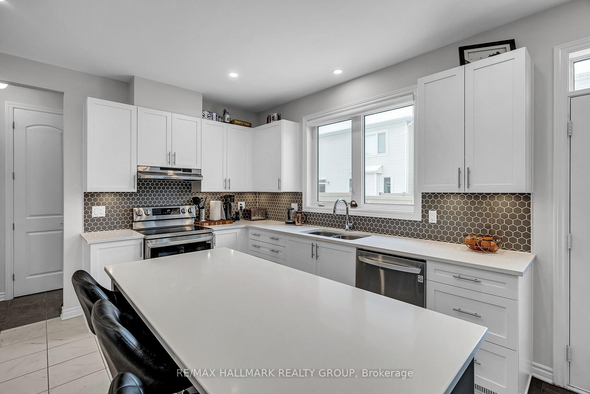 Photo 11 of 154 Aubrais Crescent, Ottawa, Chapel Hill South - Orleans Village — HOMEH