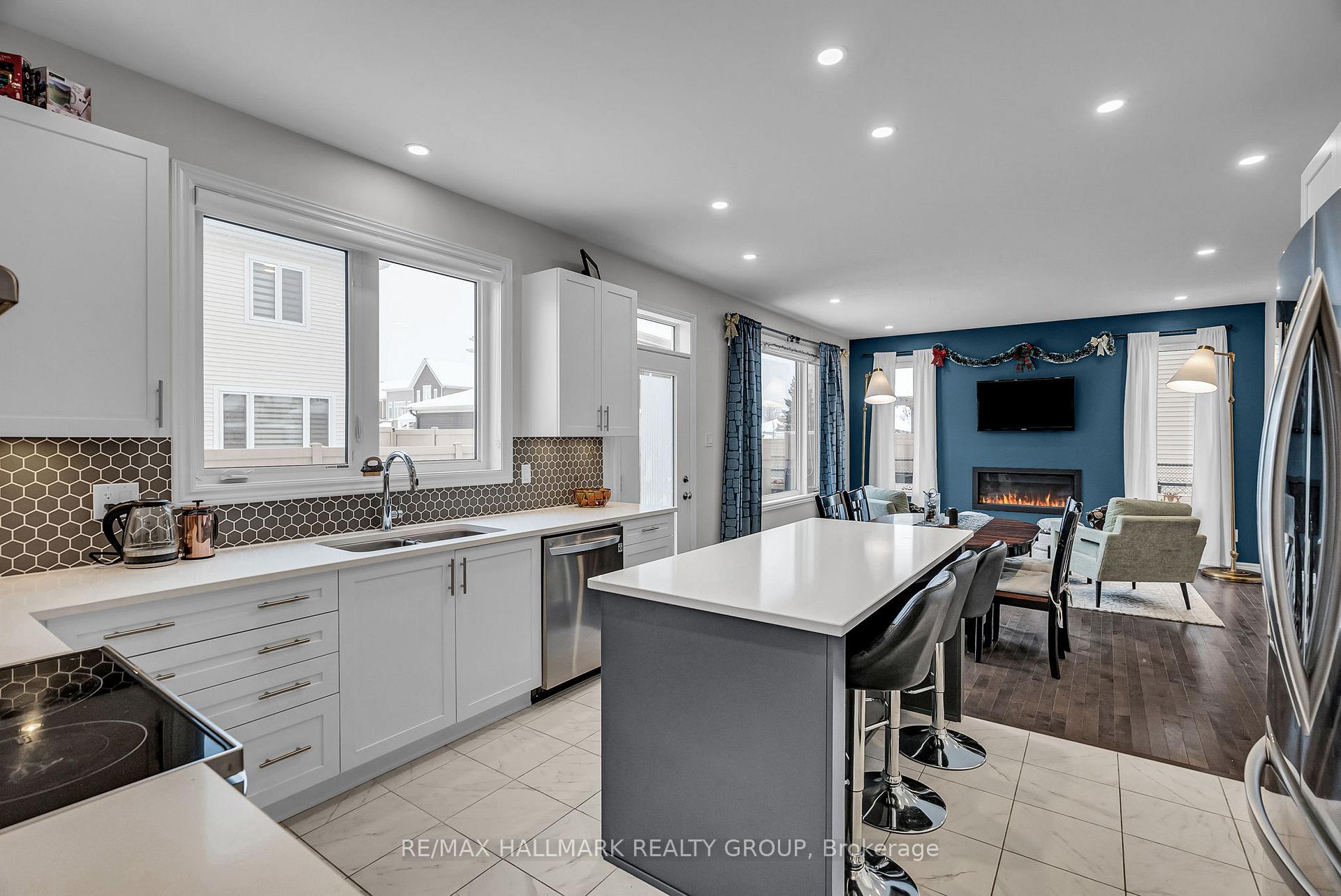 Photo 12 of 154 Aubrais Crescent, Ottawa, Chapel Hill South - Orleans Village — HOMEH