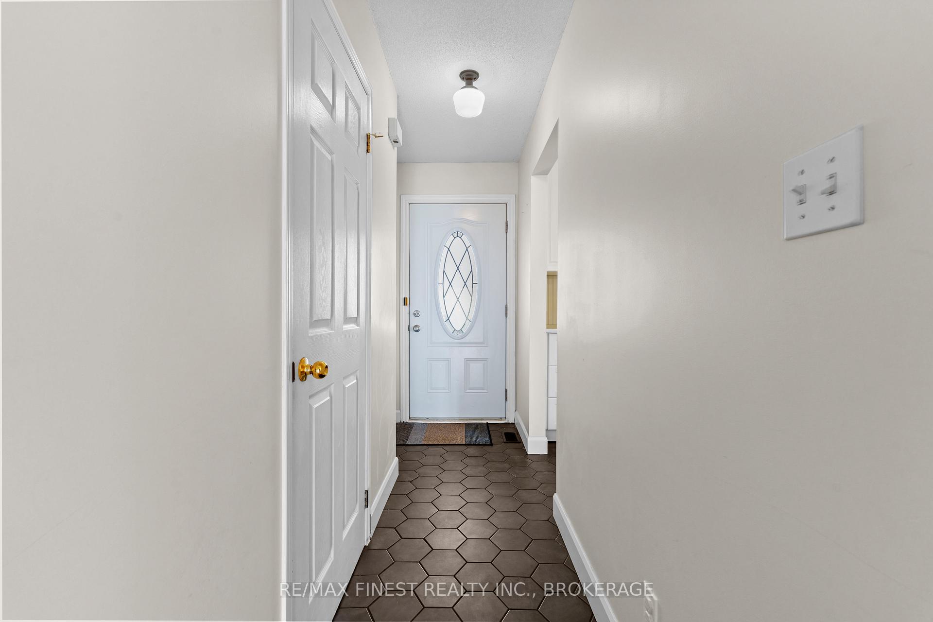 Photo 6 of 1038 Springfield Drive, Kingston, City Southwest — HOMEH