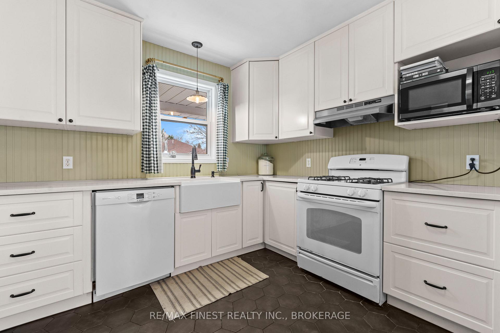 Photo 8 of 1038 Springfield Drive, Kingston, City Southwest — HOMEH