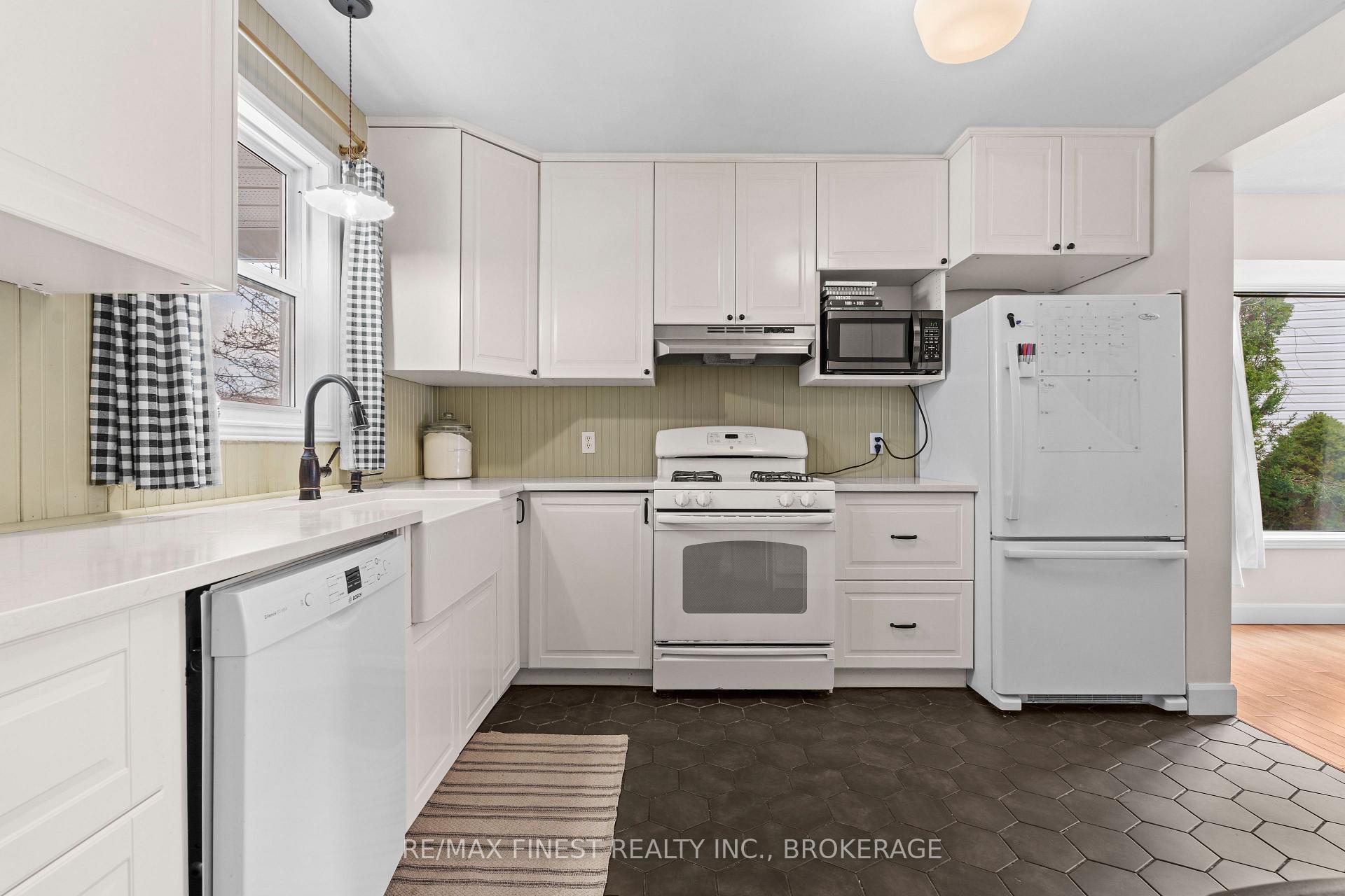 Photo 9 of 1038 Springfield Drive, Kingston, City Southwest — HOMEH