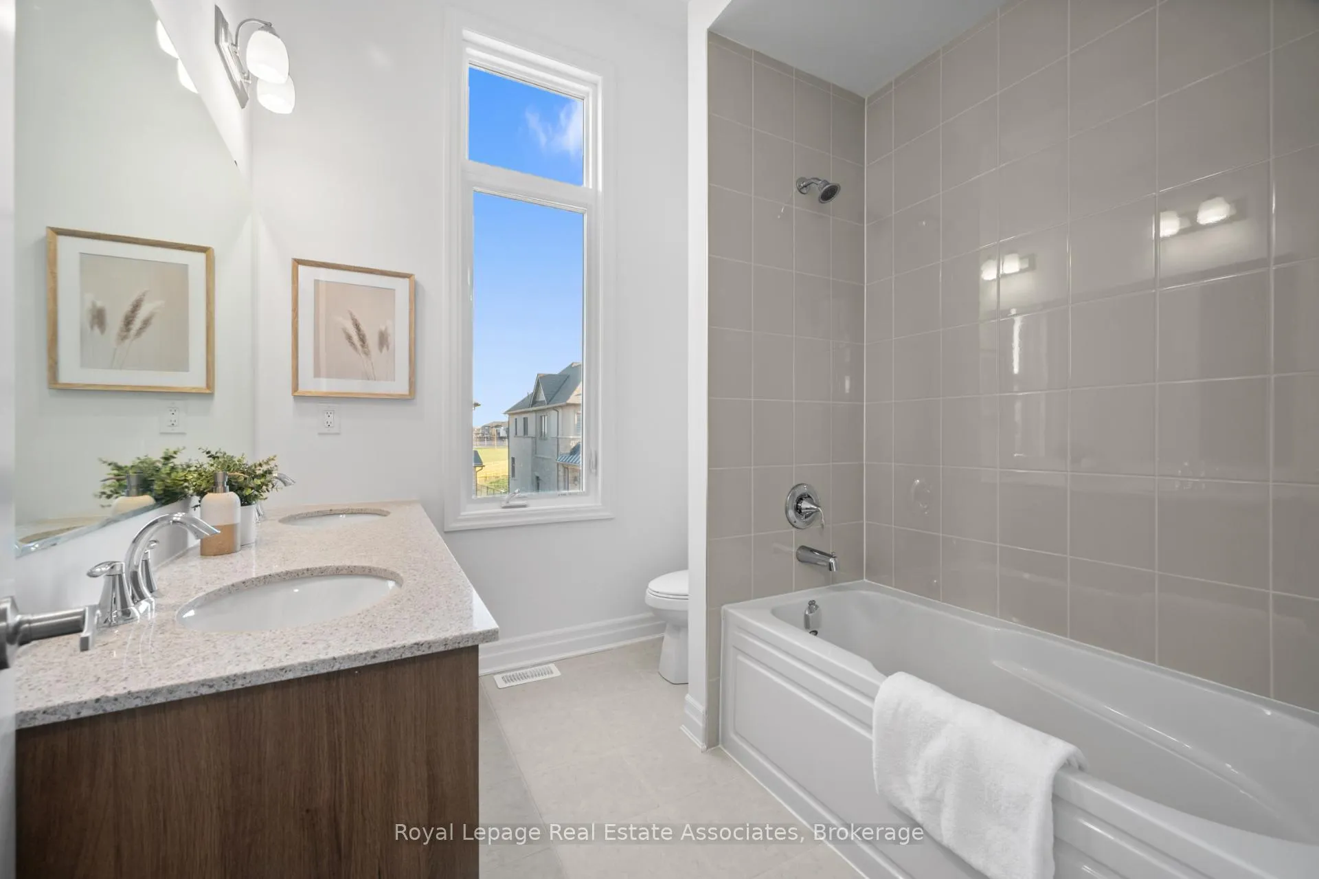 Photo 35 of 1249 Onyx Trail, Oakville, Joshua Meadows — HOMEH
