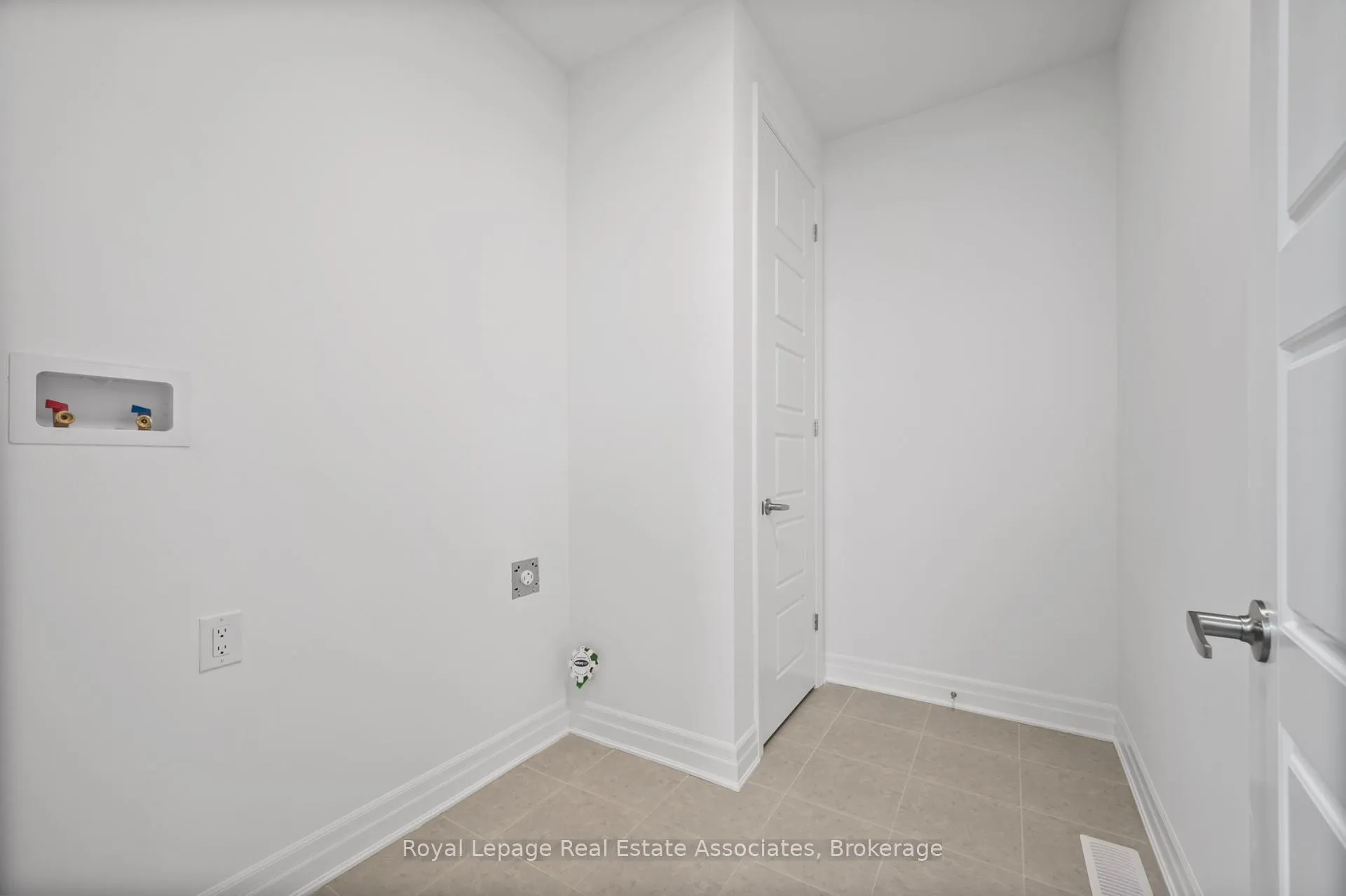 Photo 36 of 1249 Onyx Trail, Oakville, Joshua Meadows — HOMEH