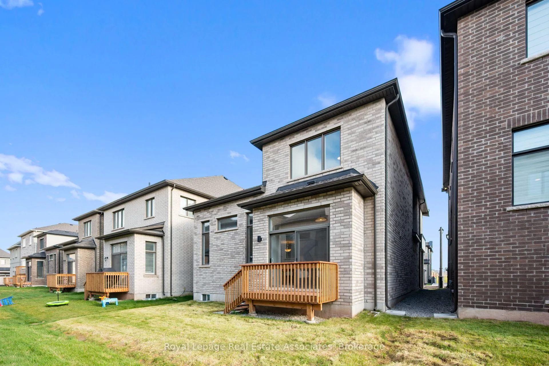 Photo 38 of 1249 Onyx Trail, Oakville, Joshua Meadows — HOMEH