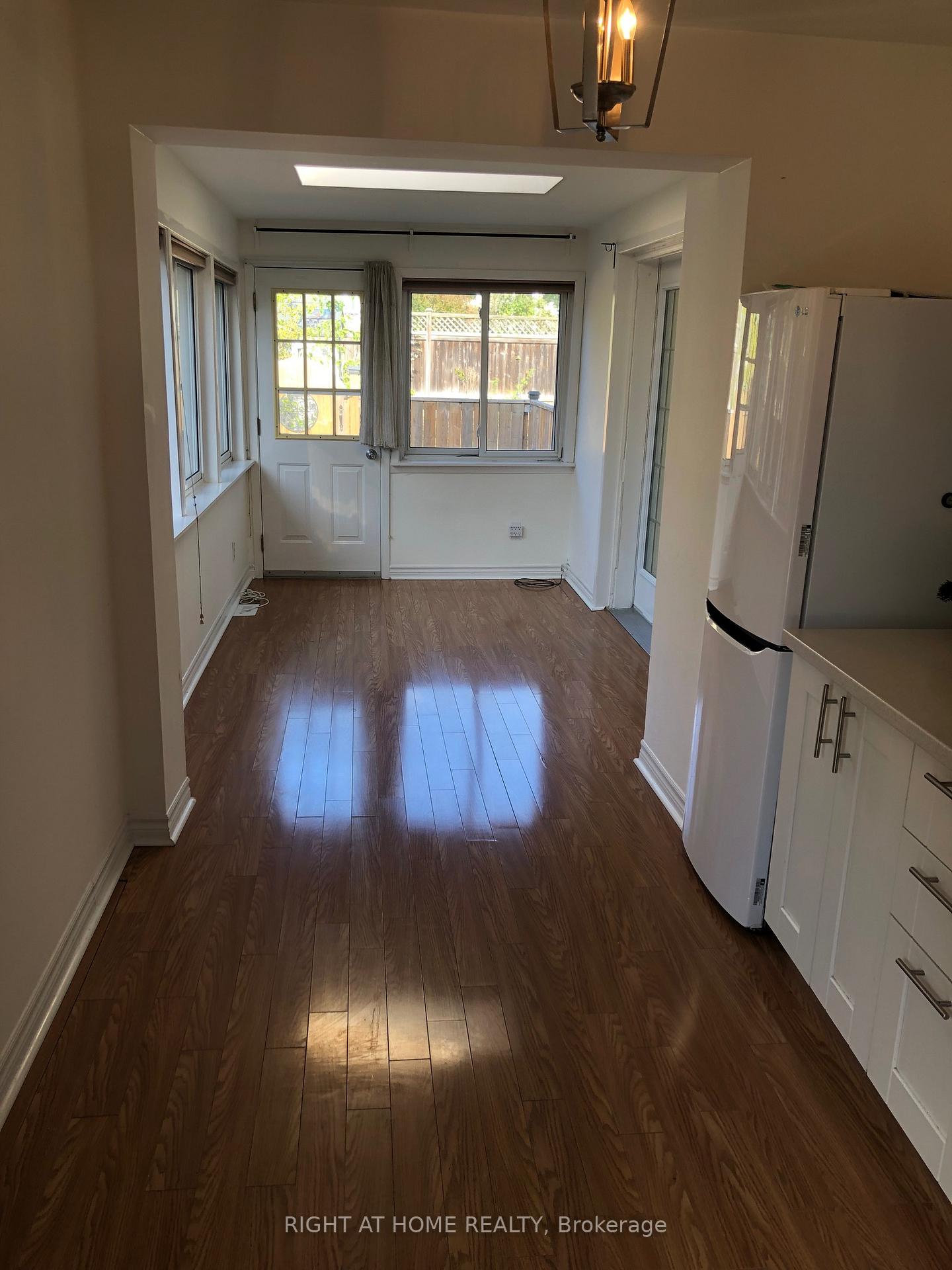 Photo 1 of Unit 2, 32 Donalbain Crescent, Markham, Royal Orchard — HOMEH