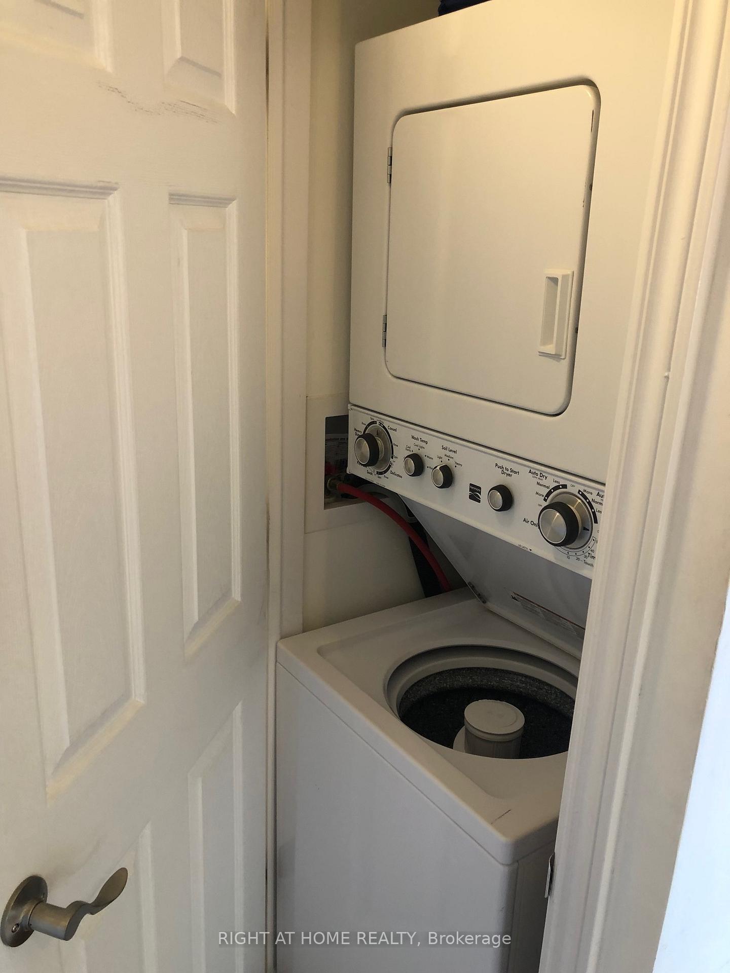 Photo 4 of Unit 2, 32 Donalbain Crescent, Markham, Royal Orchard — HOMEH