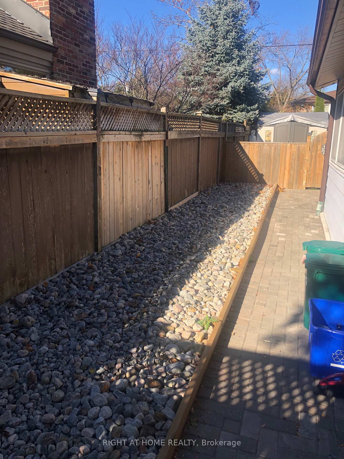 Photo 5 of Unit 2, 32 Donalbain Crescent, Markham, Royal Orchard — HOMEH