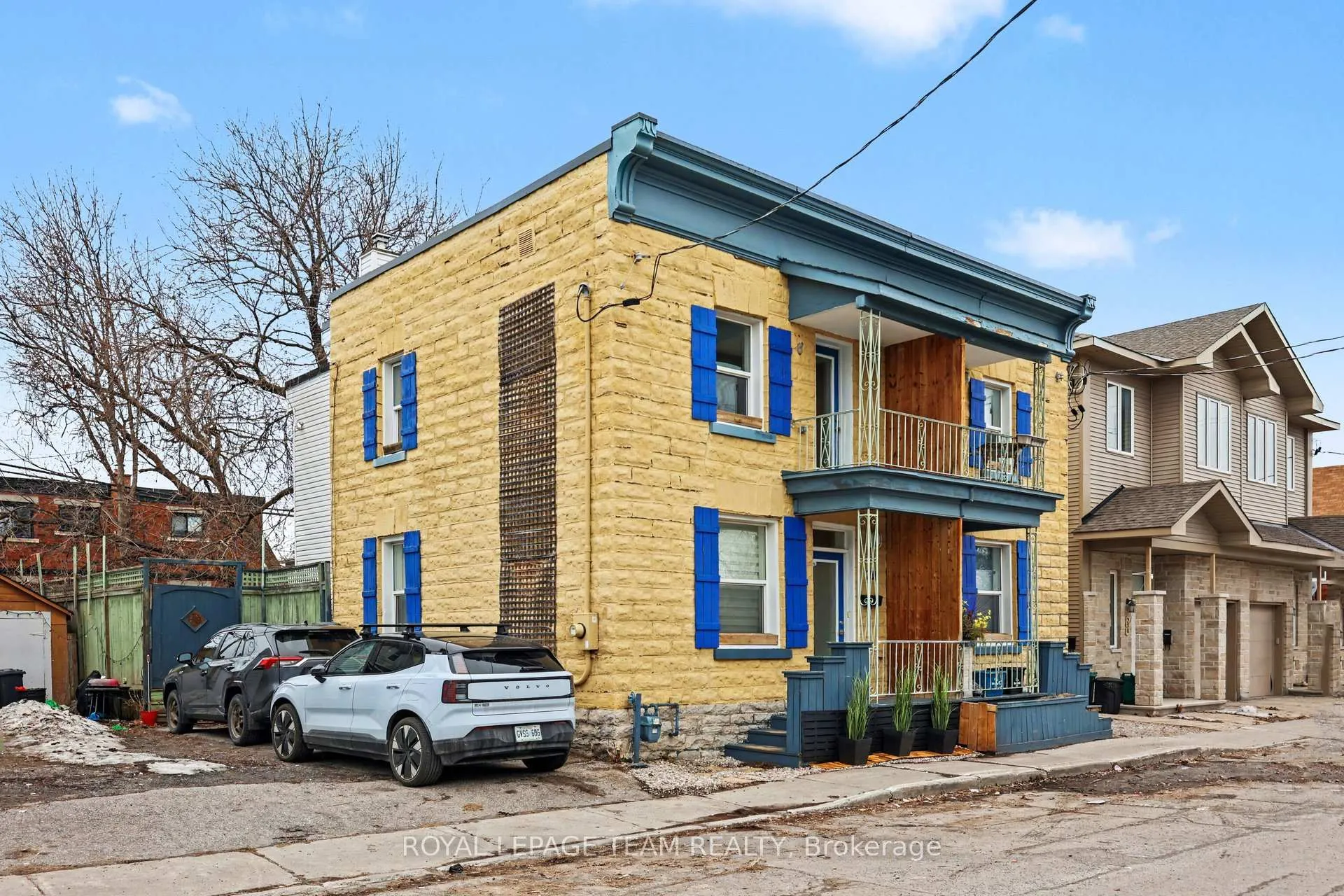 Photo 2 of 236 Emond Street, Ottawa, Vanier — HOMEH
