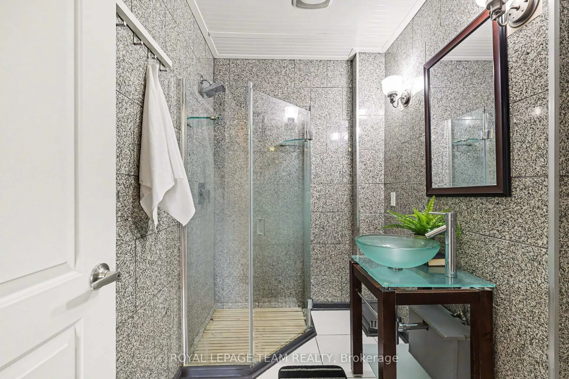 Photo 24 of 236 Emond Street, Ottawa, Vanier — HOMEH